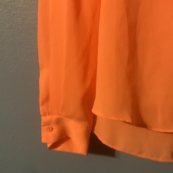 Super cute peach blouse - Picture 3 of 6